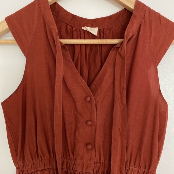 Sleeveless dress with tie - Picture 4 of 4